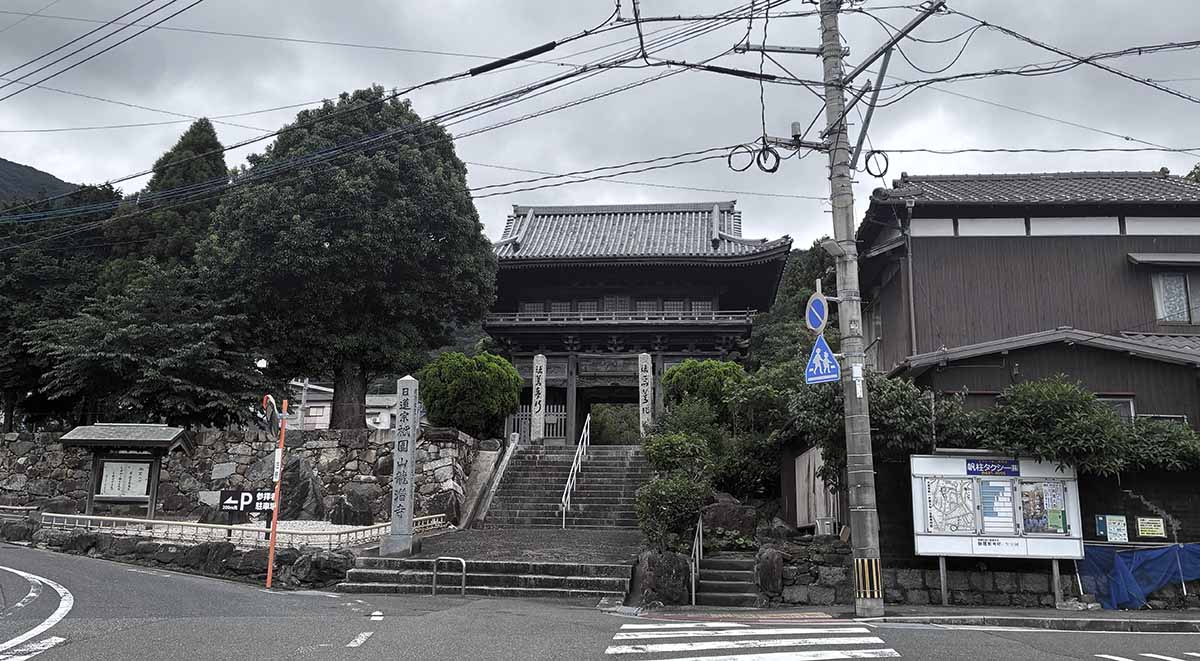 前田の夕暮れは、街の記憶から始まる。