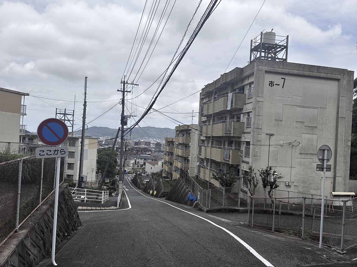 帆柱の坂。ランニングが修行になる