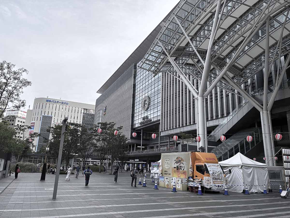 博多駅、現在からスタート。